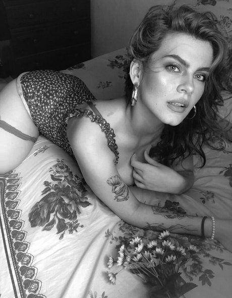 lucymeowt セクシーなポルノスター 画像