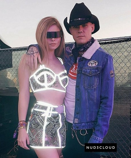 Chloe Mettenbrink セックスモデル 写真