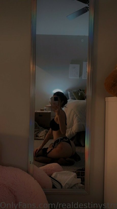 Realdestinystroble 美しいポルノスター 写真