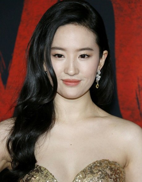 Liu Yifei top profile image