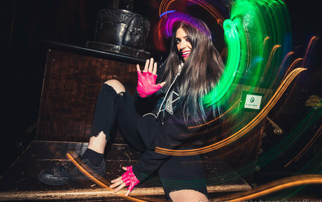 vybrantvibesofficial かわいいモデル 写真