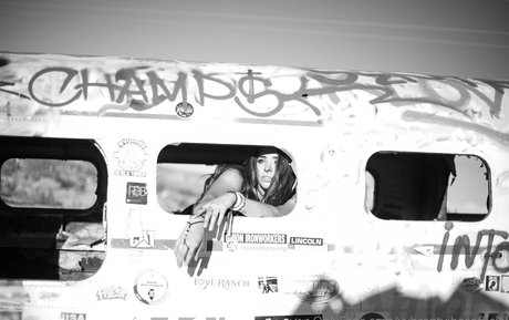 vybrantvibesofficial ヌードのポルノスター 写真