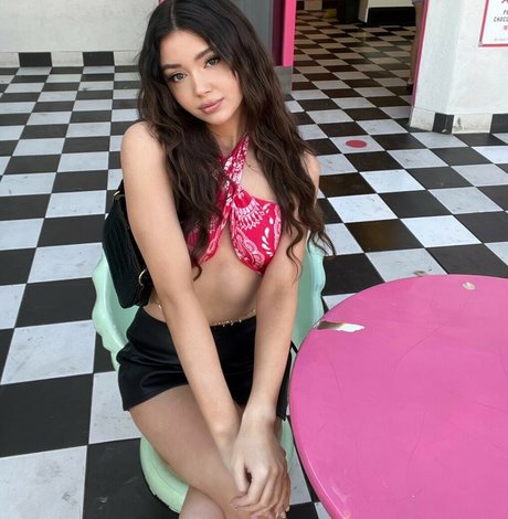 JenaUrf スター 裸 写真