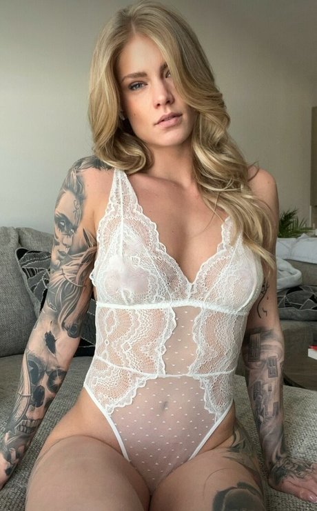 Krista M Arie エロティックなポルノスター アーカイブ