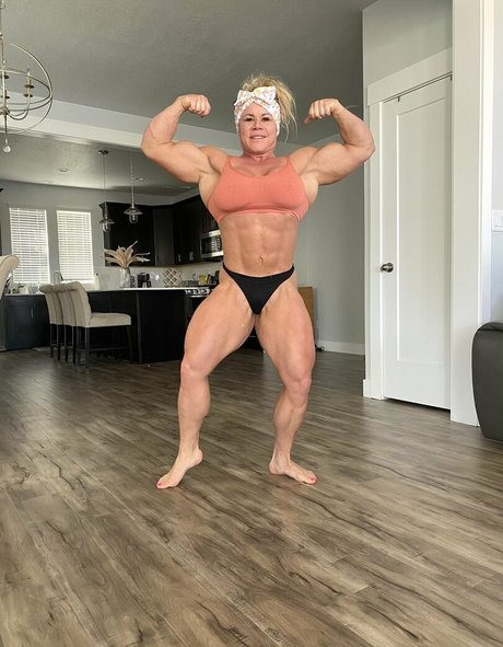 aleeshayoung ポルノモデル 写真
