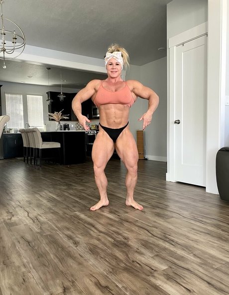 aleeshayoung 美しいスター 写真