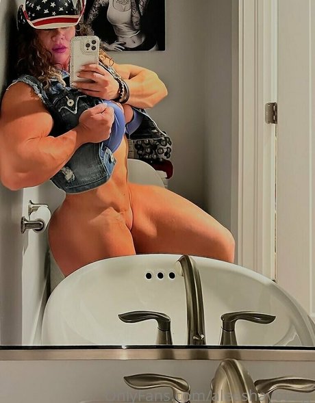 aleeshayoung ヌードモデル 画像