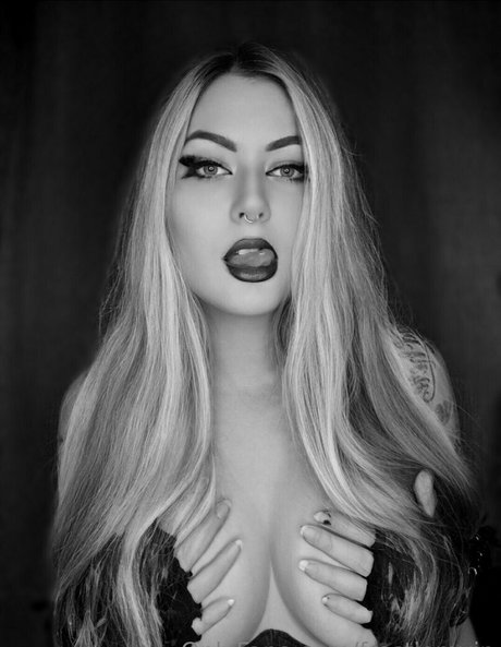 fr0stqueenvip ヌード女優 写真