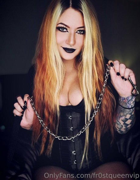 fr0stqueenvip エロティック女優 写真