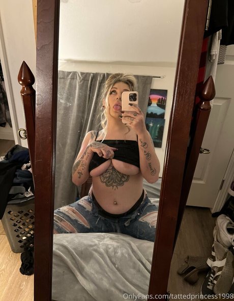 tattedprincess1998 ポルノスター 写真