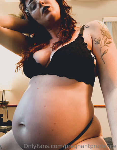 pregnantprudence ポルノスター HD 写真
