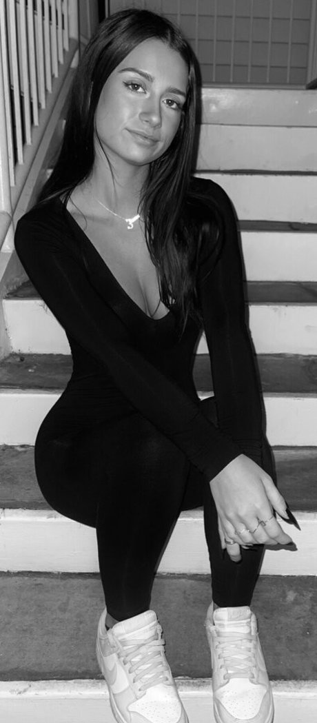 Emma Trout セクシーモデル 写真
