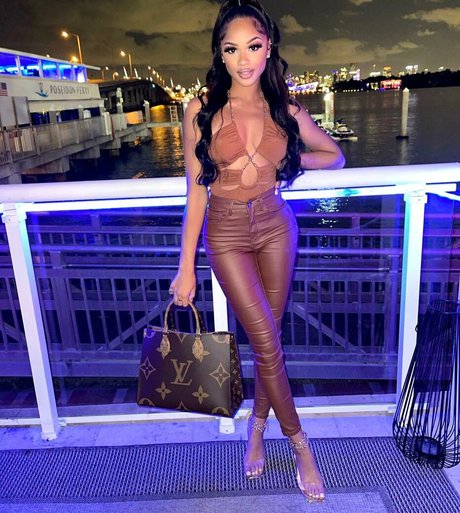 Breann Llewelyn ポルノスター セックス 写真