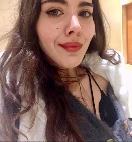 Selin Celikdelen ヌード女優 ギャラリー