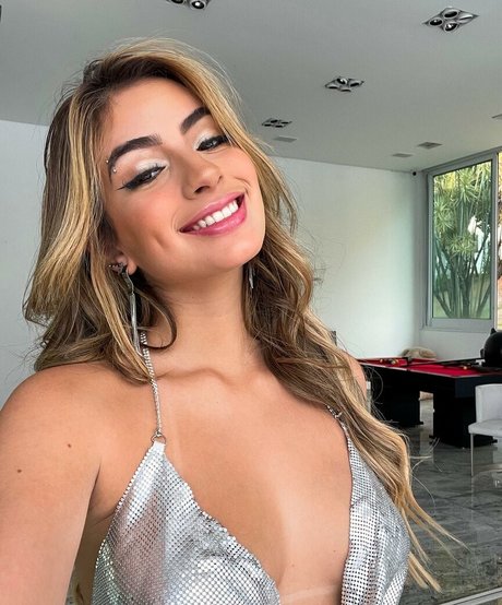 Julia Puzzuoli 完璧なモデル 写真