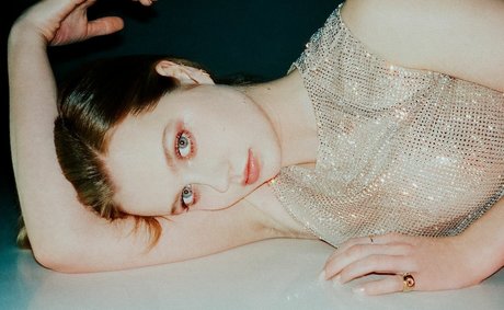 Angourie Rice アダルトモデル 画像