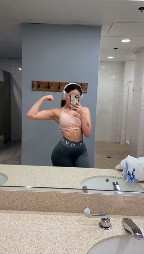 Elizabeth Grace スター ヌード 写真