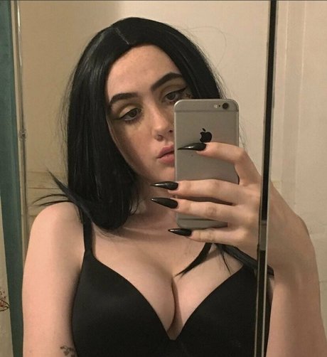 divinityvaeh ポルノスター 写真