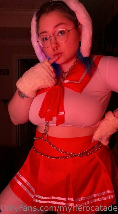myherocatademiafree ヌード女優 ギャラリー