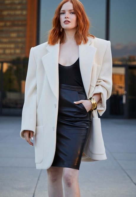 Ellie Bamber 完璧なモデル 写真