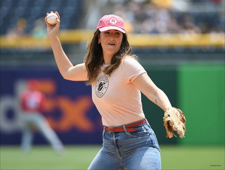 D Arcy Carden ヌード女優 画像