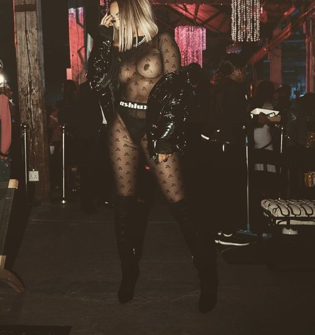 Pearl Thusi アート女優 写真