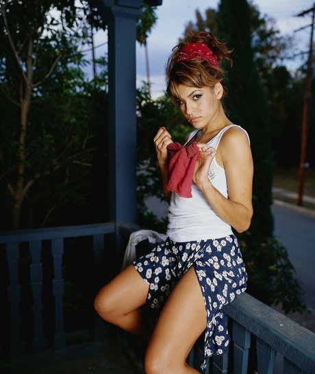 Eva Mendes ヌードのポルノスター 写真