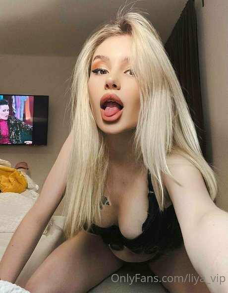liya barbi your セクシーモデル 写真