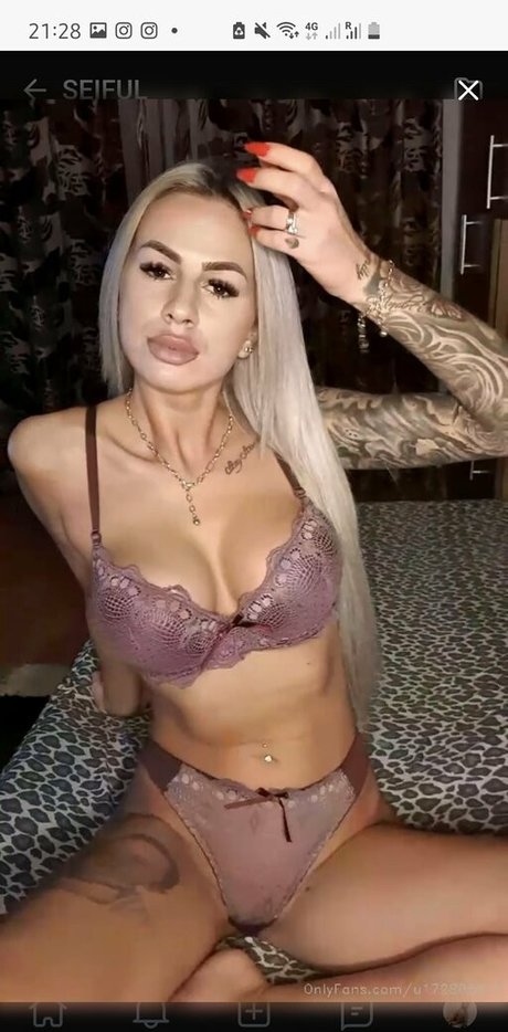 roxanaa23 ポルノスター 独占 写真