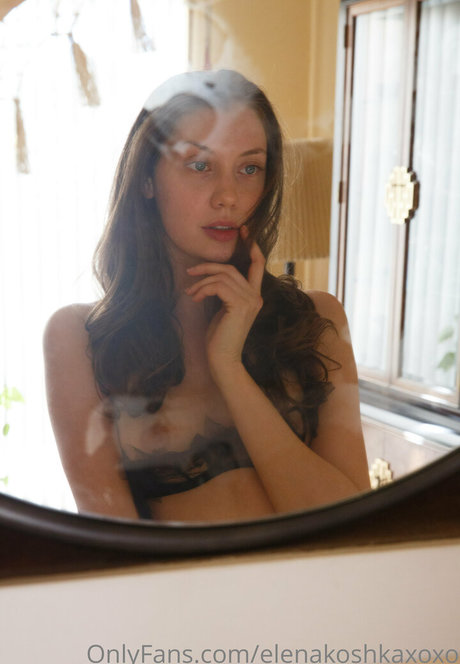 Elenakoshkaxoxo モデル 写真