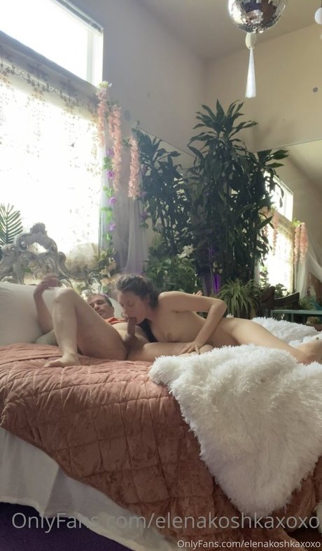 Elenakoshkaxoxo ヌード女優 写真