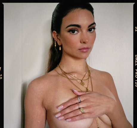 Kyra Santoro ポルノスター アート アーカイブ