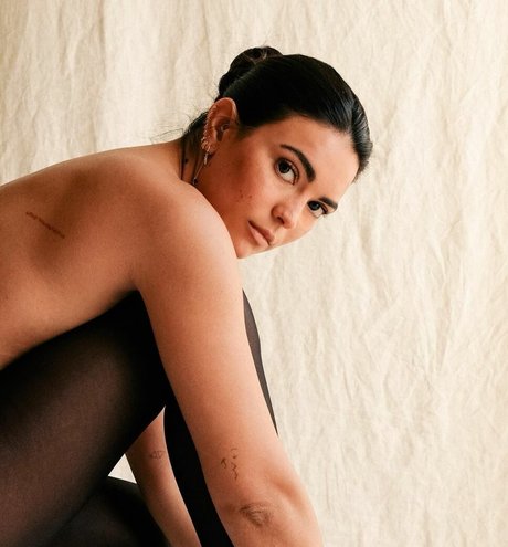 Kyra Santoro ポルノスター エロティック 写真