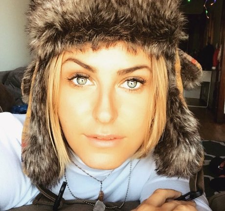 Scout Taylor Compton top profile image