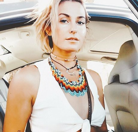 Scout Taylor Compton スター ヌード ギャラリー