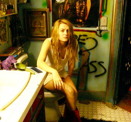Scout Taylor Compton アート女優 写真