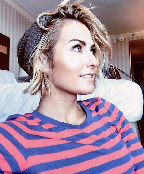 Scout Taylor Compton アートモデル 写真