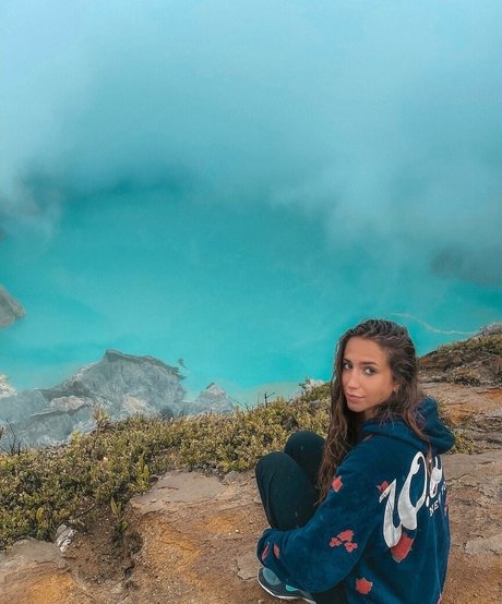 Iulia Girbu 高品質のポルノスター 写真