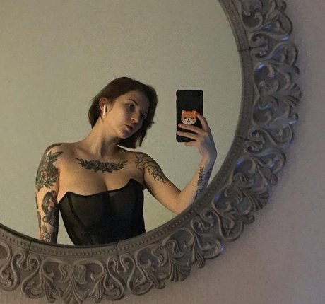 alyyyfabulous profile image