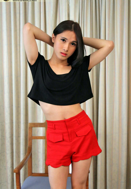 Ladyboy Pooh ポルノスター xxx 画像