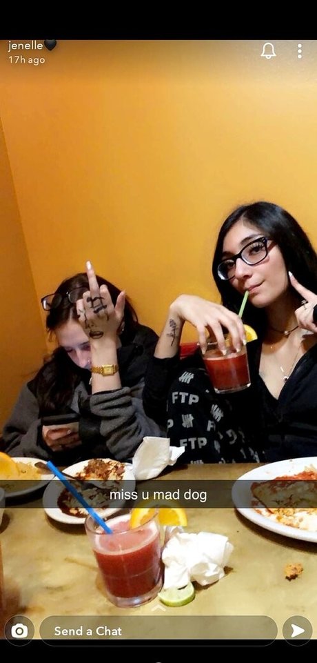 Jenelle Mathew トップ女優 写真