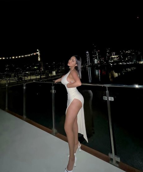 Karina Grinberryall セクシーなポルノスター 写真
