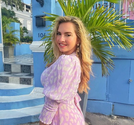 Sensi Lowe ポルノスター 写真