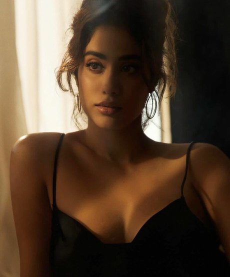 Janhvi Kapoor ポルノスター 独占 ギャラリー