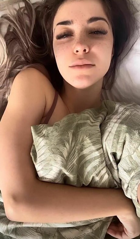 Anni The Duck ヌードモデル 写真