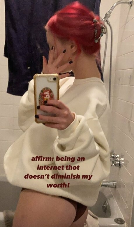 Mia Gladston 裸のモデル 画像