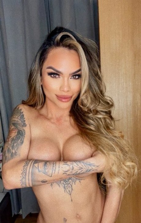 Nauana Lima 完璧なスター 写真