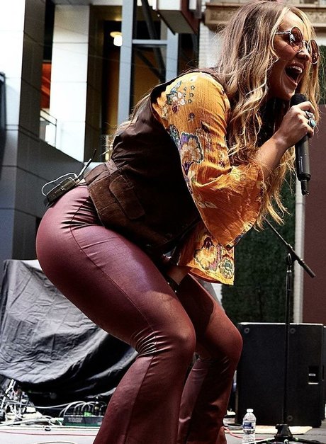 Lainey Wilson トップポルノスター 写真