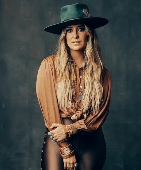 Lainey Wilson セックスモデル 写真