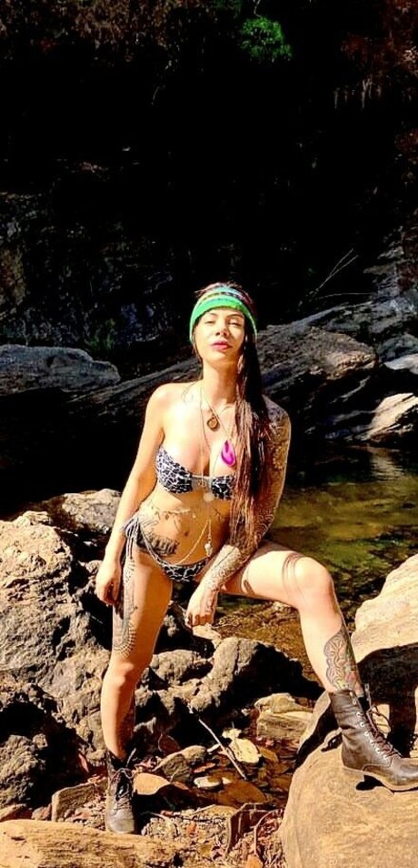 Thayna Lopes ヌードモデル 画像